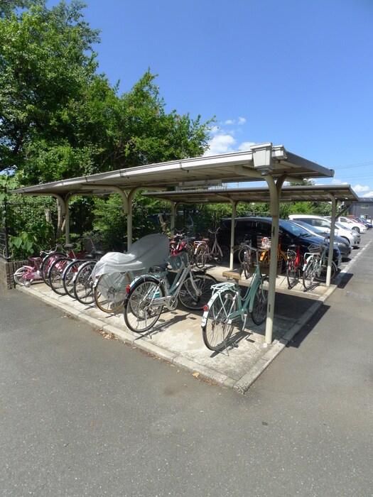 物件外観写真4　(駐輪場)