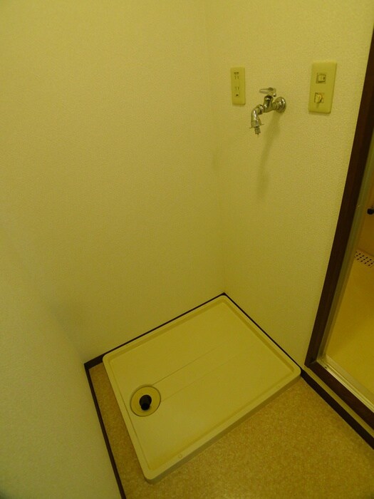 物件内観写真14　(洗濯機置場)