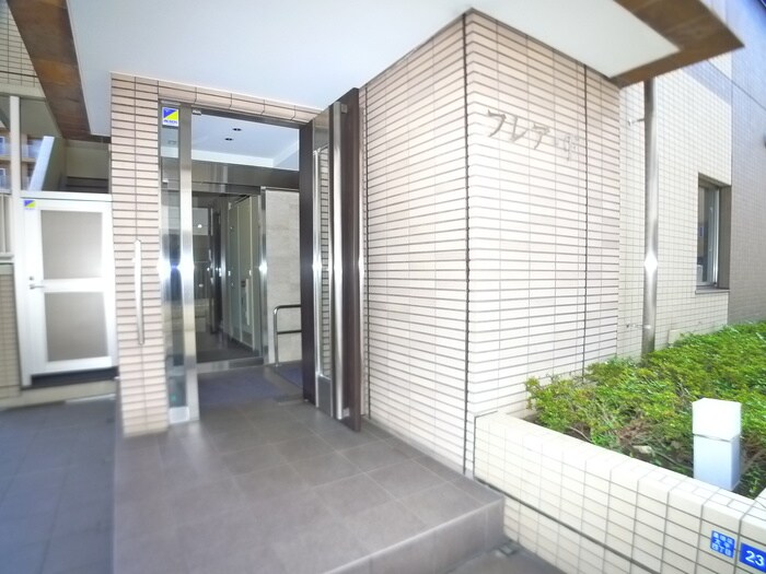 物件外観写真3　(エントランス部分)