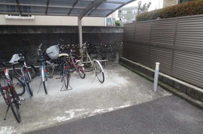 物件外観写真5　(駐輪場)