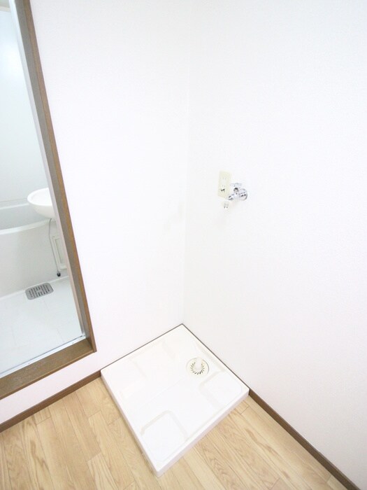 物件内観写真13　(洗濯機置場)