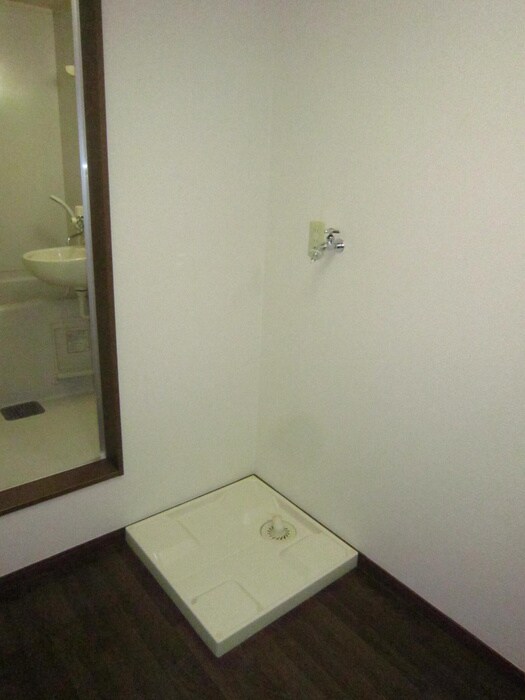 物件内観写真13　(洗濯機置場)