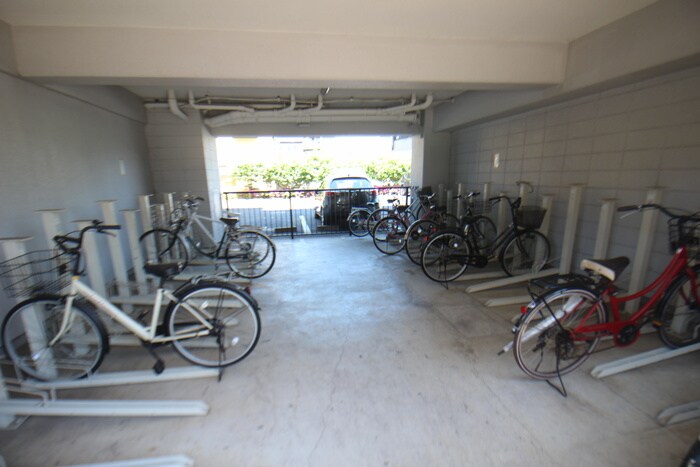 物件外観写真5　(駐輪場)
