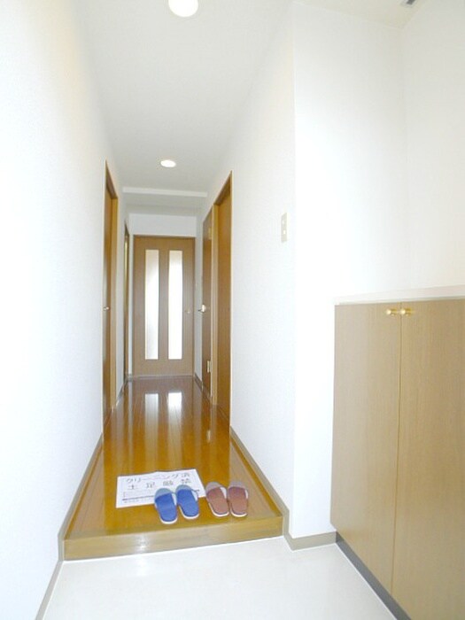 物件内観写真7　(玄関)