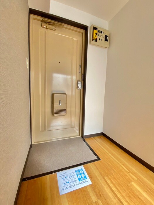 物件内観写真8　(玄関)