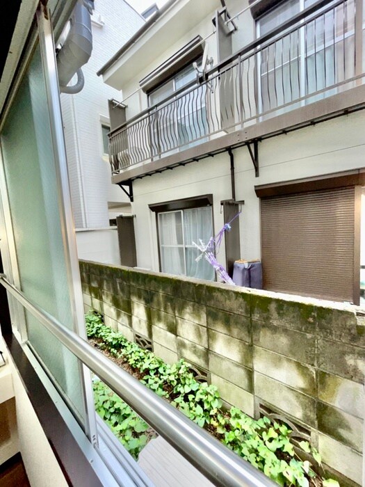 物件内観写真11　(室内からの展望)