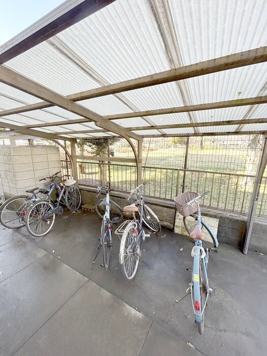 物件外観写真3　(駐輪場)