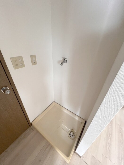 物件内観写真14　(洗濯機置場)