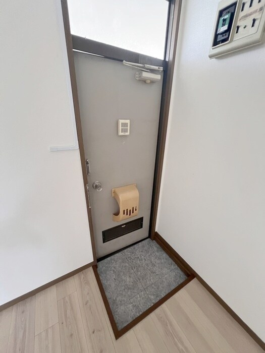 物件内観写真16　(玄関)