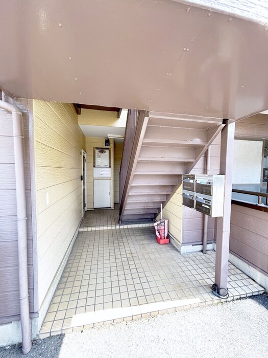 物件外観写真4　(エントランス部分)