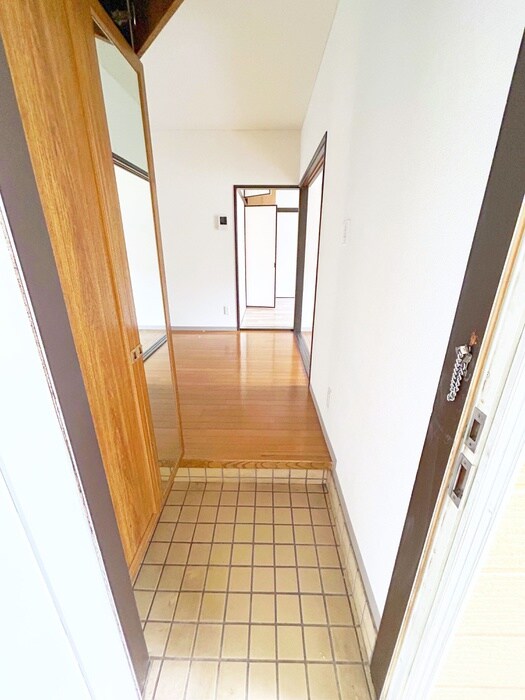 物件内観写真18　(玄関)