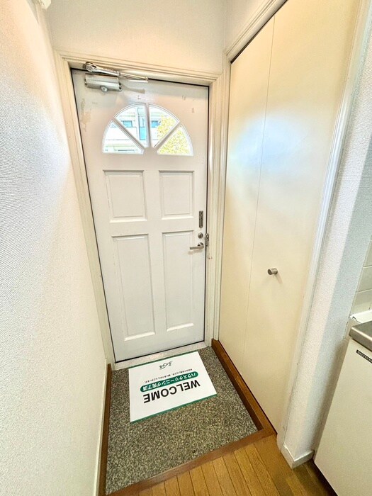 物件内観写真8　(玄関)