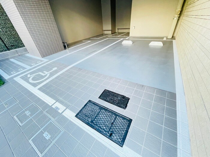 物件外観写真5　(駐車場)