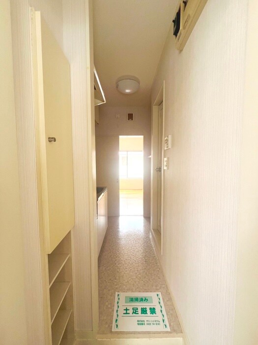 物件内観写真9　(玄関)