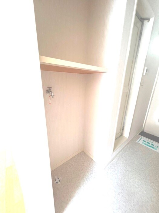 物件内観写真16　(洗濯機置場)