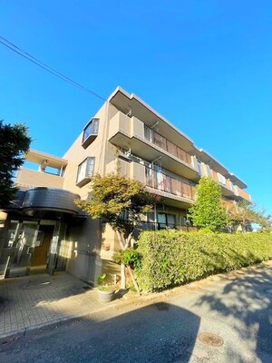 ドルフ・ヤマノウチ　Ｂ棟外観写真