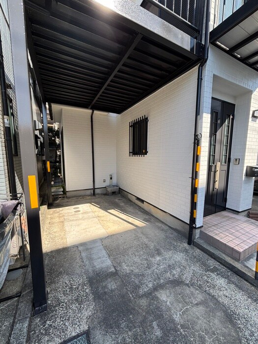 物件外観写真6　(駐車場)