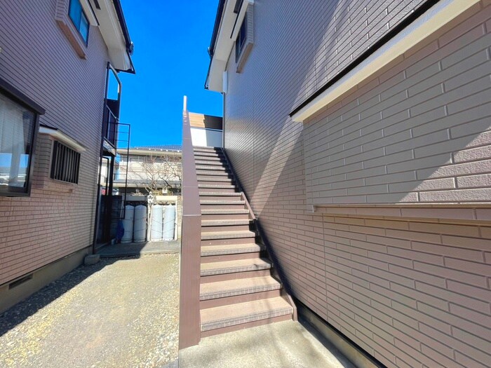 物件外観写真6　(エントランス部分)