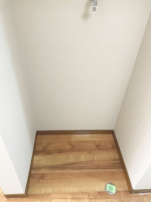 物件内観写真16　(洗濯機置場)