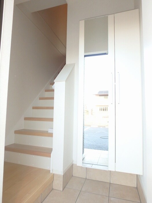 物件内観写真7　(玄関)