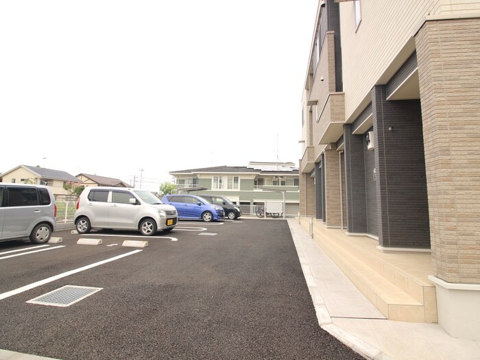 物件外観写真6　(駐車場)