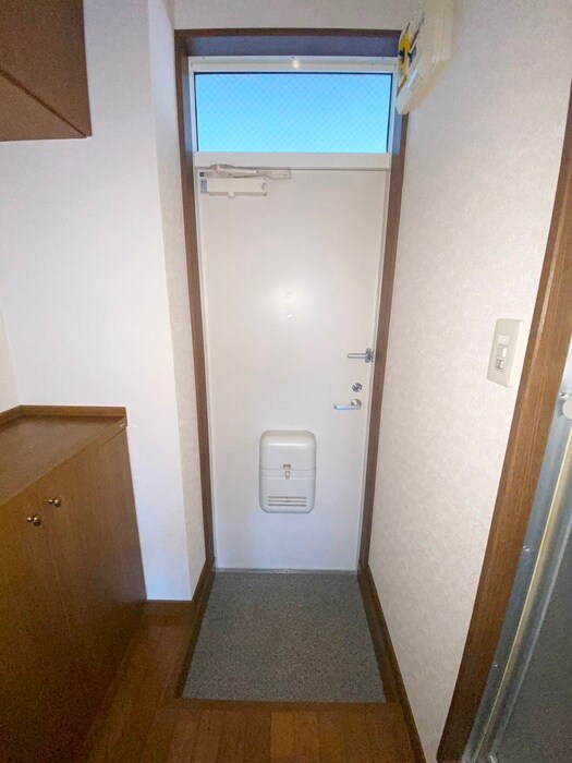 物件内観写真16　(玄関)