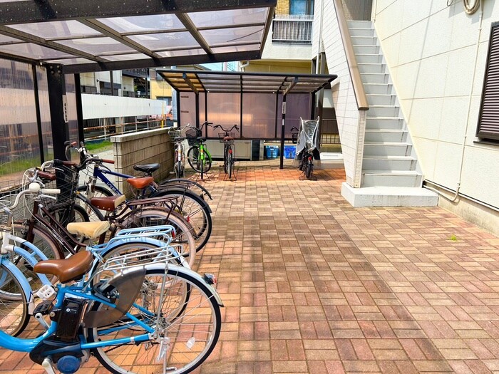 物件外観写真2　(駐輪場)