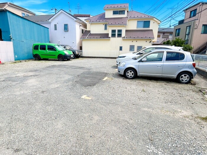 物件外観写真4　(駐車場)