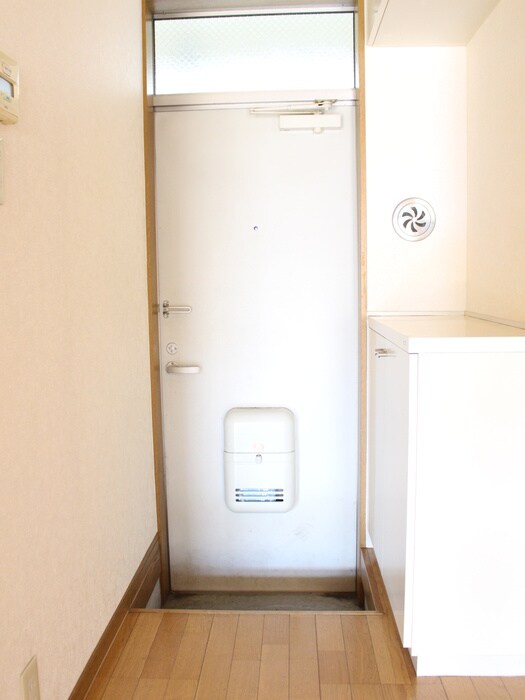 物件内観写真17　(玄関)