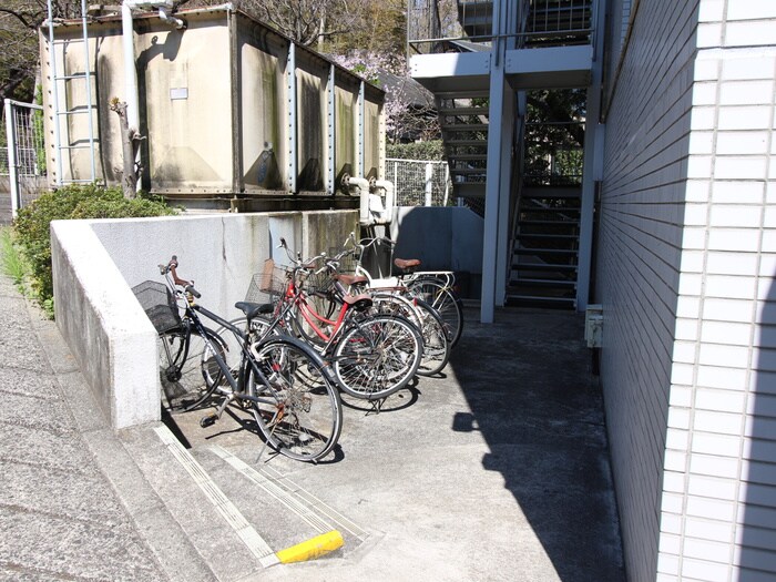 物件外観写真5　(駐輪場)