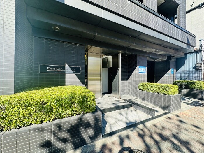 物件外観写真2　(エントランス部分)