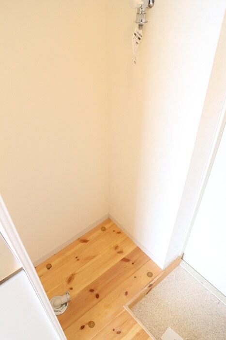 物件内観写真10　(洗濯機置場)