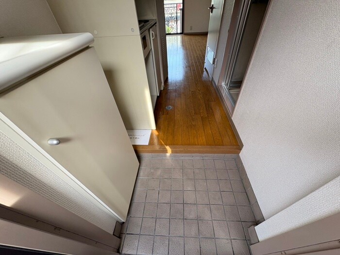 物件内観写真16　(玄関)