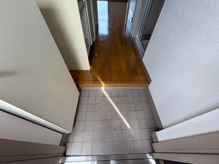 物件内観写真16　(玄関)