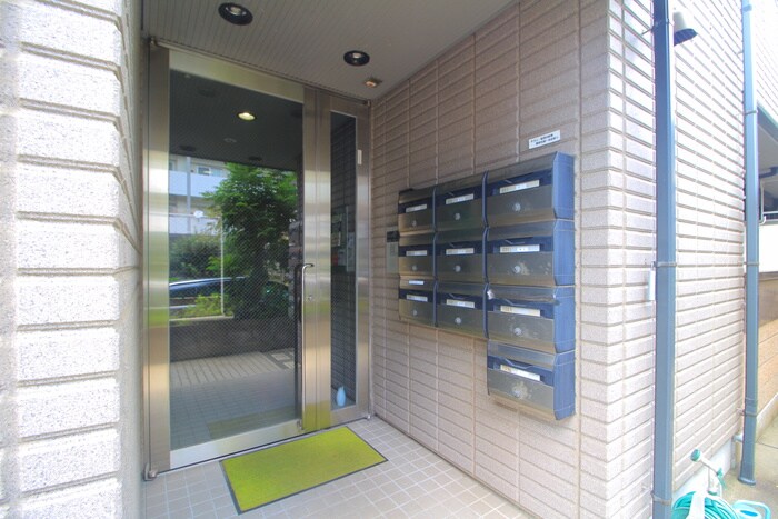 物件外観写真4　(エントランス部分)