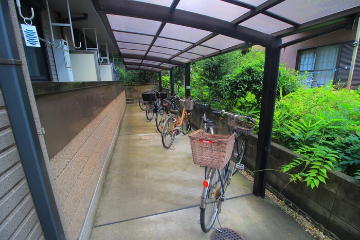 物件外観写真5　(駐輪場)