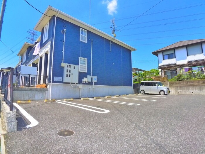 物件外観写真3　(駐車場)