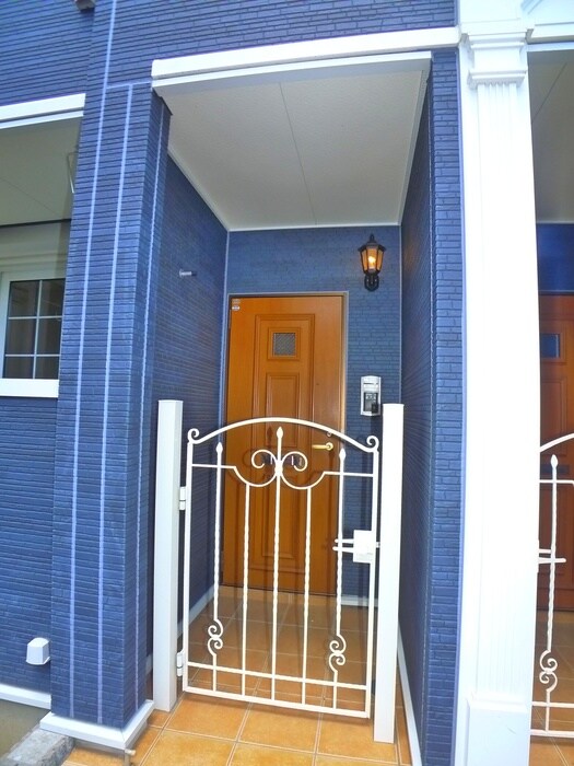 物件外観写真5　(エントランス部分)