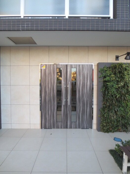 物件外観写真4　(エントランス部分)