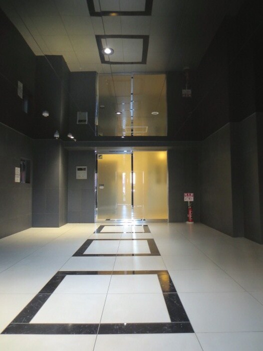 物件外観写真6　(エントランス部分)