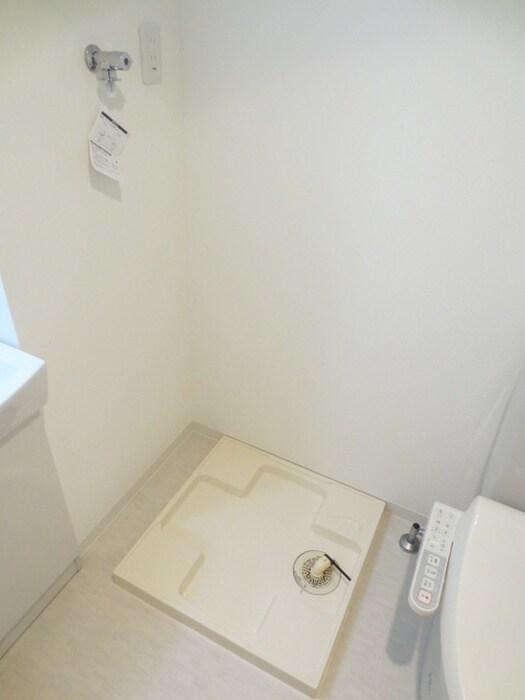 物件内観写真11　(洗濯機置場)