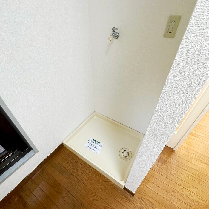 物件内観写真12　(洗濯機置場)