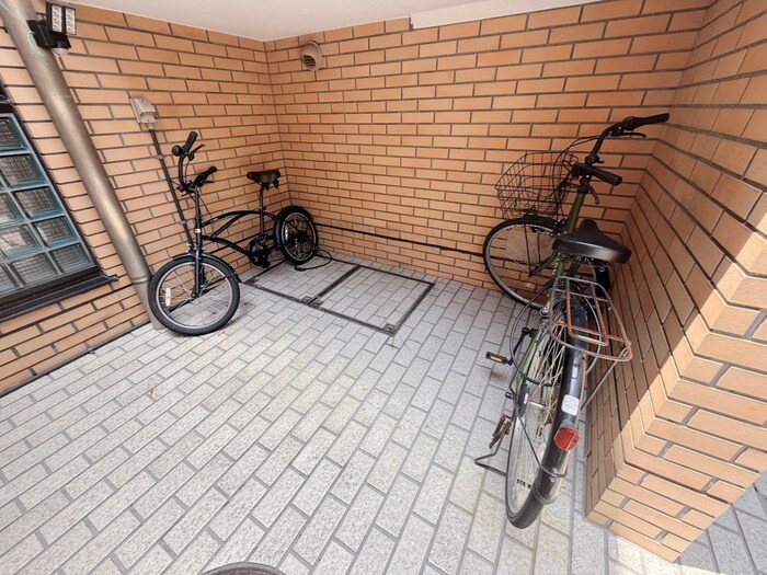 物件外観写真6　(駐輪場)