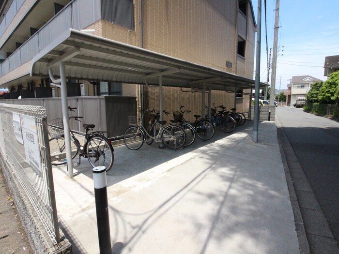物件外観写真4　(駐輪場)