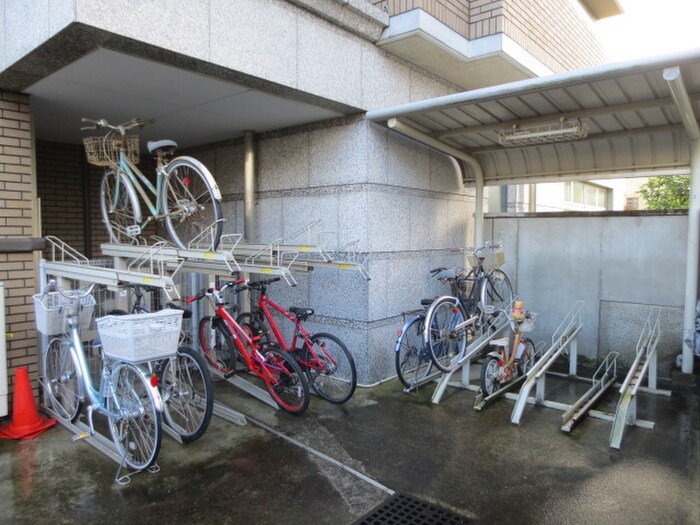 物件外観写真5　(駐輪場)