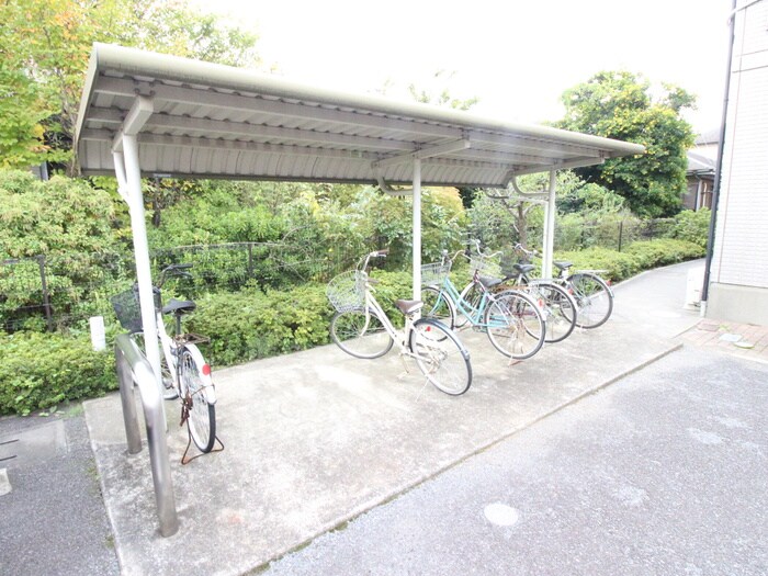 物件外観写真4　(駐輪場)