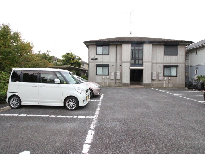 物件外観写真6　(駐車場)