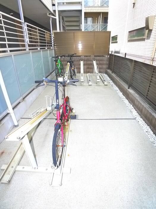 物件外観写真5　(駐輪場)