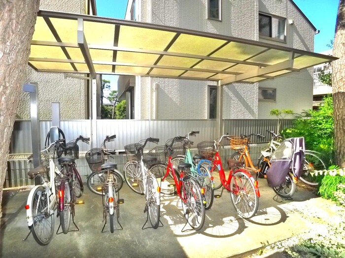 物件外観写真4　(駐輪場)