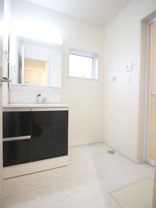 物件内観写真12　(洗濯機置場)